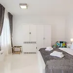 Апартаменты The Whitestone *