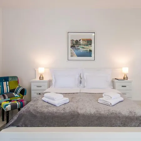 The Whitestone Appartement