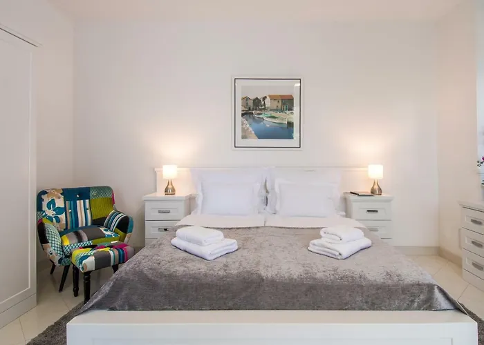The Whitestone Apartament