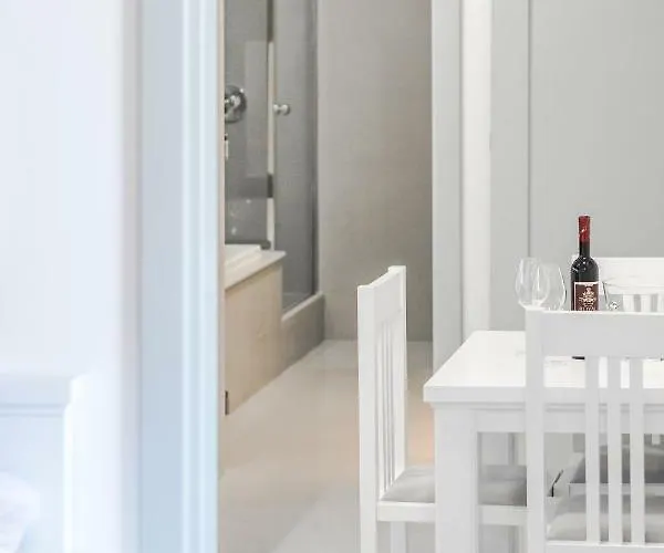 Apartament The Whitestone