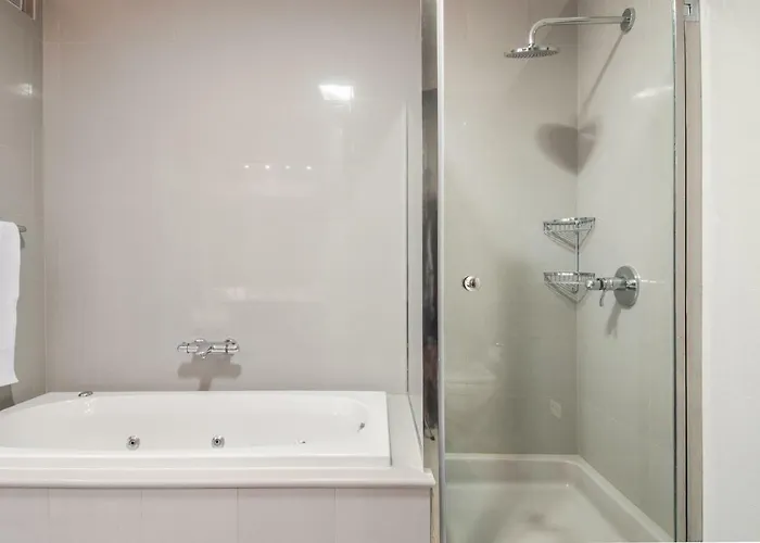 The Whitestone Apartament *