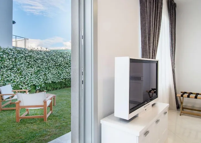 The Whitestone Apartament *
