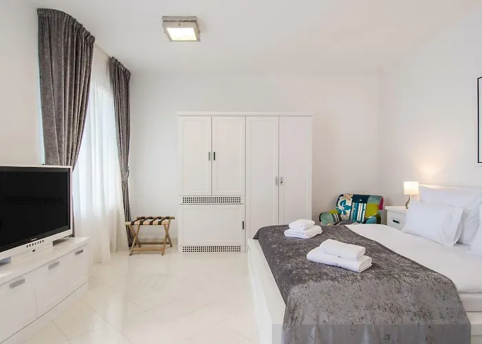 Apartament The Whitestone *