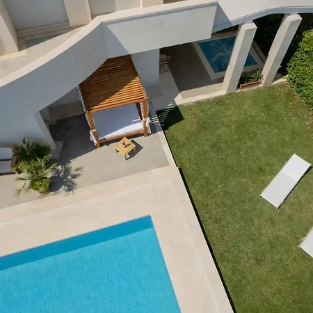 The Whitestone Apartment *