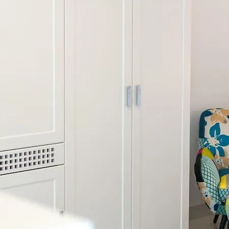 The Whitestone 아파트 스플리트