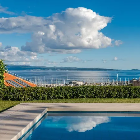 The Whitestone 公寓