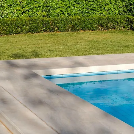 The Whitestone 아파트