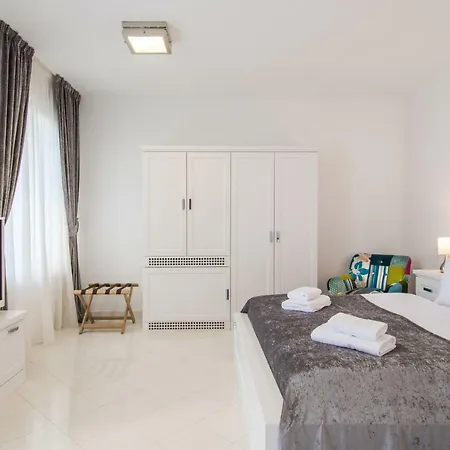 Apartment The Whitestone *