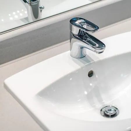 아파트 The Whitestone