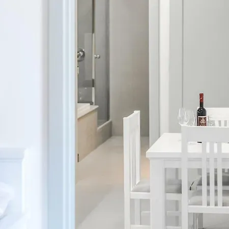 Apartament The Whitestone